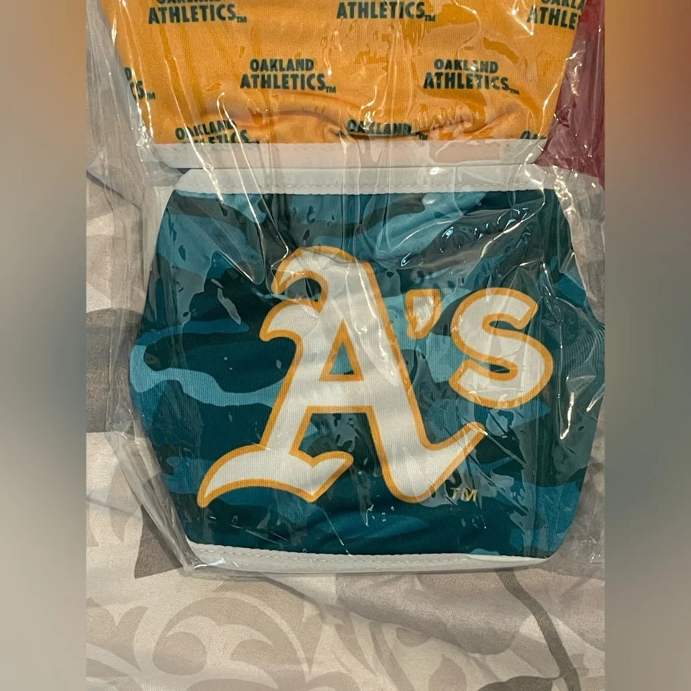 Genuine Merchandise Oakland Athletics Face Cover Set - Green and Yellow